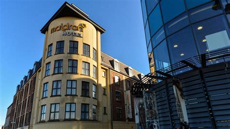 Manchester hotel chain denies reselling rooms booked by Oasis .